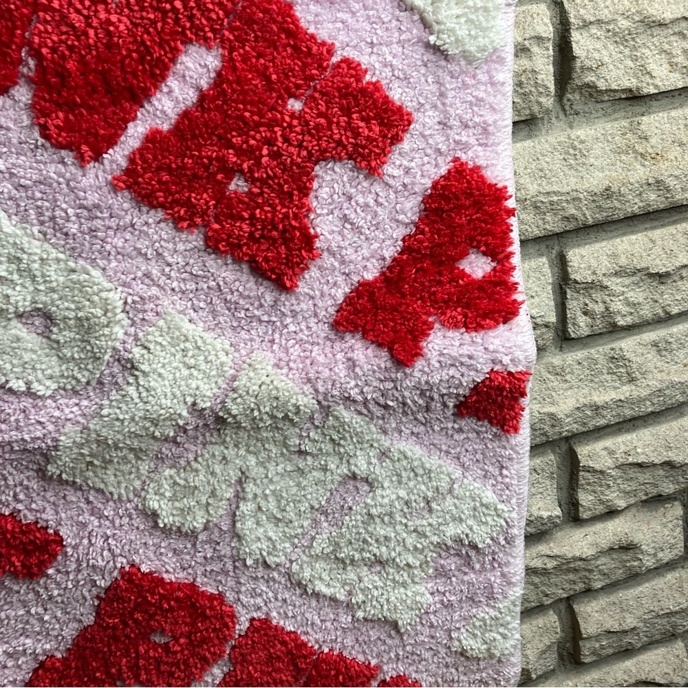 NWOT Victorias Secret Pink Bath Mat - Picture 3 of 6